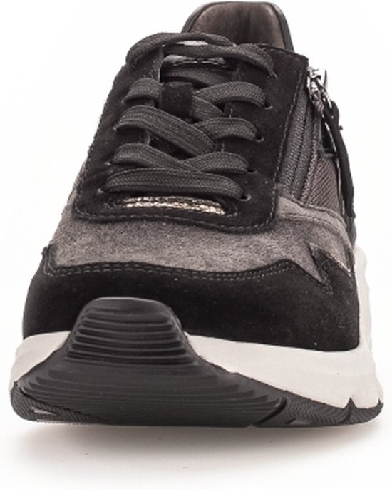 Voorkant van een zwarte Gabor Rollingsoft sneaker met veters en zilveren accenten.