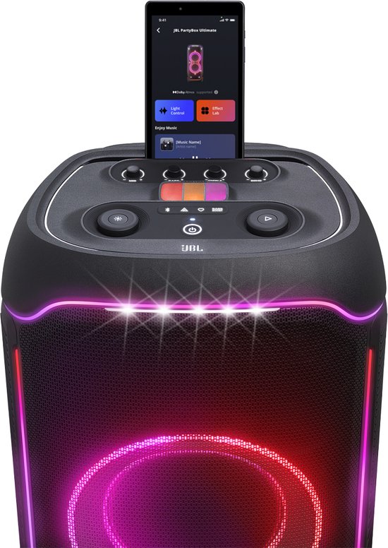 Bovenkant van de zwarte JBL PartyBox Ultimate met bedieningsknoppen en smartphone.