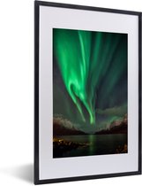 Aurores boréales entre les montagnes 40x60 cm