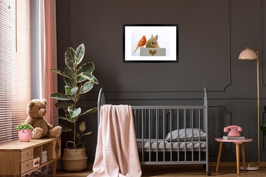 Photo en cadre - Bébé lapin avec un cadre photo oiseau rouge noir avec passe-partout blanc 40x60 60x40 cm - Affiche sous cadre (Décoration murale salon / chambre)