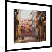 Affiche avec cadre Madrid - Rue colorée dans le centre espagnol de Madrid - cadre photo noir - 40x40 cm - Affiche avec cadre