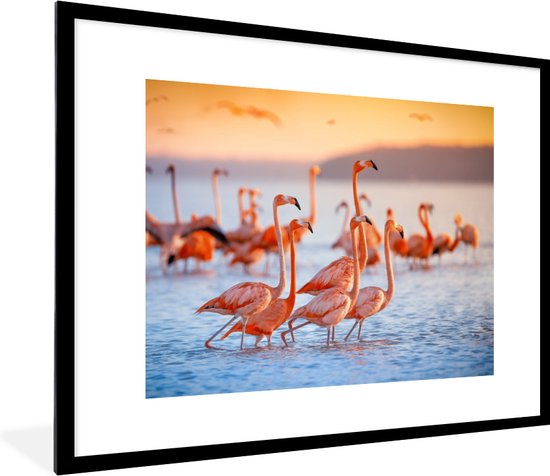 Poster - Fotolijst - Flamingo - Zonsondergang - Vogel - Tropisch - Kader - 80x60 cm - Poster frame - Poster flamingo - Poster dieren - Foto in lijst - Kamer decoratie