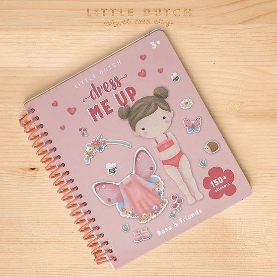 Roze Little Dutch aankleedboek 'Dress me up' met een getekende pop, stickers van kleding en accessoires.