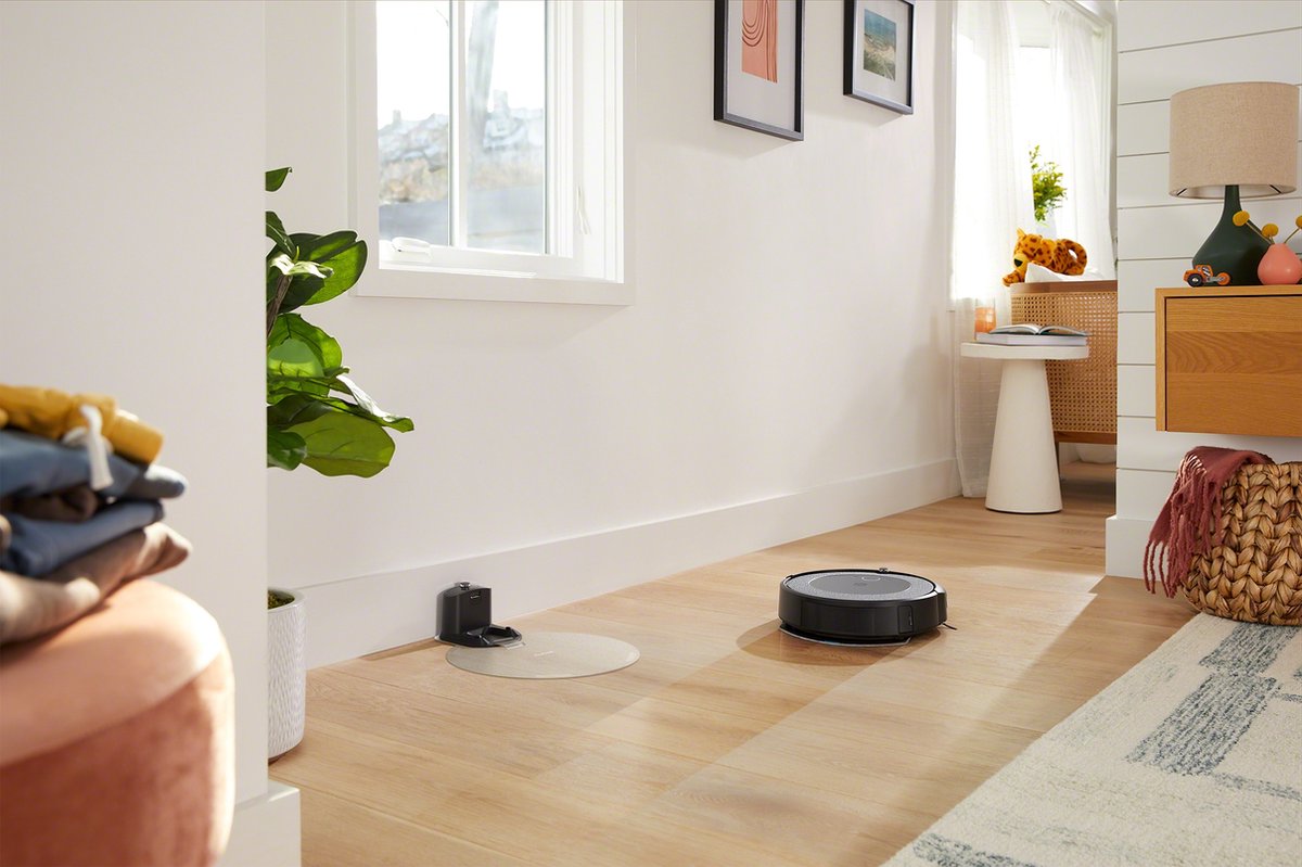 Aspirateur robot avec station iRobot Roomba Combo i5+ (359,10€ pour les  nouveaux clients via le code Nouveau10) –