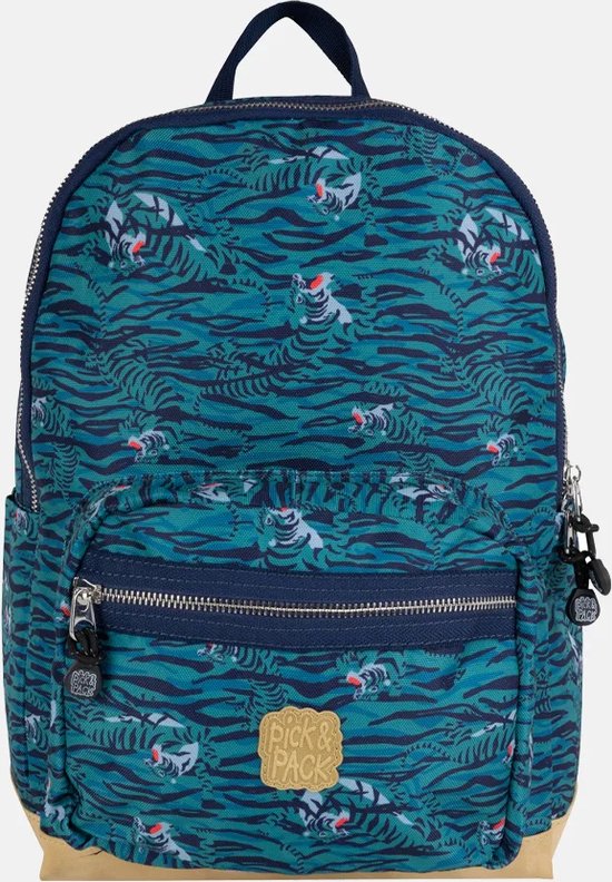 Blauwe rugzak met tijgerprint, zandkleurige onderkant, twee voorvakken en een label.