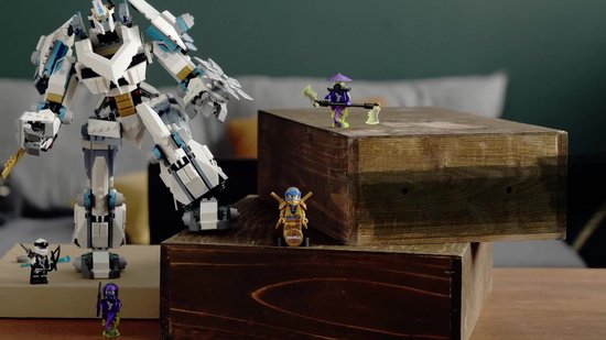 Le robot de combat titan de zane Lego