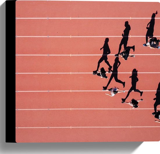 Canvas - Bovenaanzicht van Sprinters met Schaduwen op Atletiekbaan - 30x30 cm Foto op Canvas Schilderij (Wanddecoratie op Canvas)