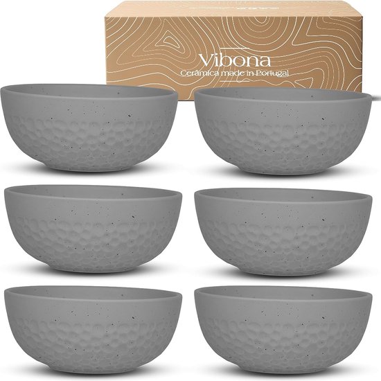 Ensemble de 6 bols en grès gris mat avec un motif texturé unique.