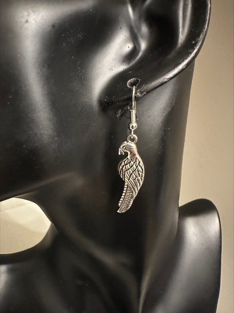 Zilverkleurige papagaai oorhangers | Make up | Parfum | Moederdag | Verjaardagscadeau| Cadeautje| Valentijnsdag| Kado | sieraden | vaderdag | oorbellen | oorsieraden