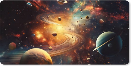 Un tapis de bureau avec une impression de planètes et de nébuleuses dans l'espace, avec une planète annelée et des nébuleuses orangées.