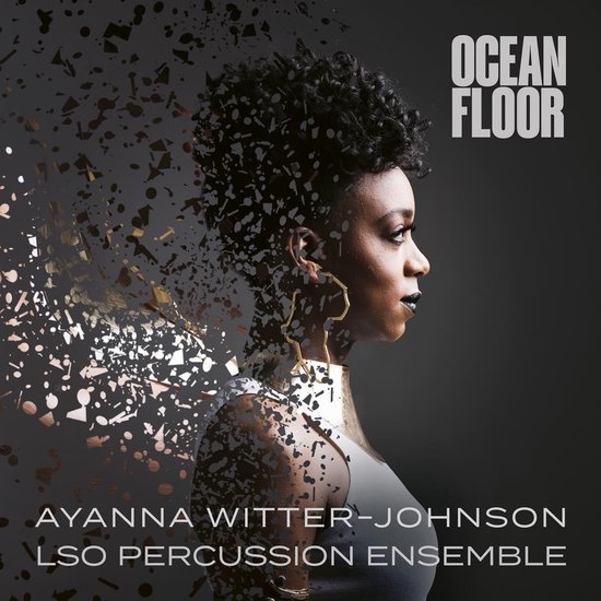 Zwart-wit portret van Ayanna Witter-Johnson, met opgestoken haar en gouden oorbellen. De tekst 'Ocean Floor' staat rechtsboven.