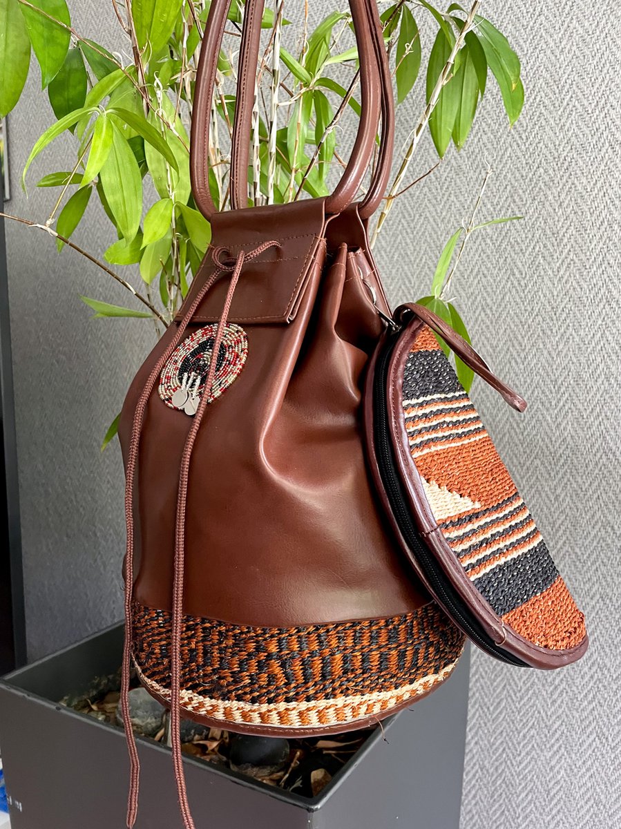 Brayoncrafts Afrikaanse handmade buckettas met kiondo clutch purse (2 in 1)