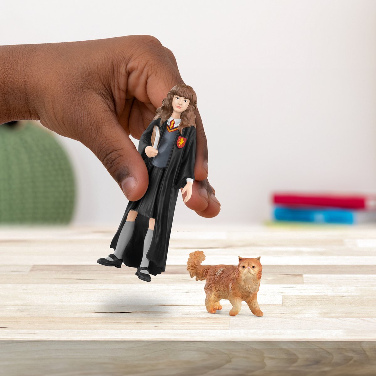 Schleich Harry Potter Hermelien Griffel en Knikkebeen speelfiguur thumbnail 3