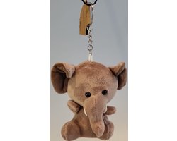 Een vrolijk gladde en zachte plush sleutelhanger / tassenhanger met knuffel olifant eraan. (12cm x 10cm) Voor in de kinderkamer, je auto te plaatsen, in huis als decoratie of bijvoorbeeld aan je tas te hangen. Voor uzelf of als cadeau.