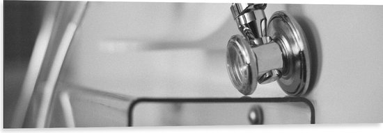 Dibond - Close-up van Stethoscoop (Zwart-wit) - 120x40 cm Foto op Aluminium (Met Ophangsysteem)