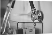 PVC Schuimplaat- Close-up van Stethoscoop (Zwart-wit) - 120x80 cm Foto op PVC Schuimplaat