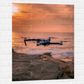 Muursticker - Drone Vliegend boven Rots in het Water - 75x100 cm Foto op Muursticker