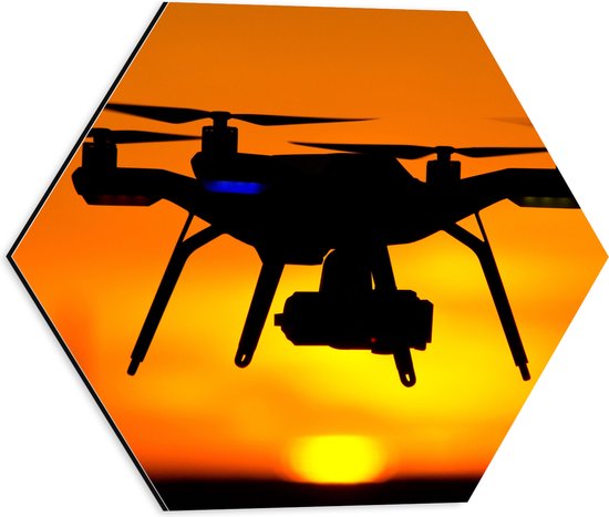Dibond Hexagon - Silhouette van Drone bij Zonsondergang - 40x34.8 cm Foto op Hexagon (Met Ophangsysteem)