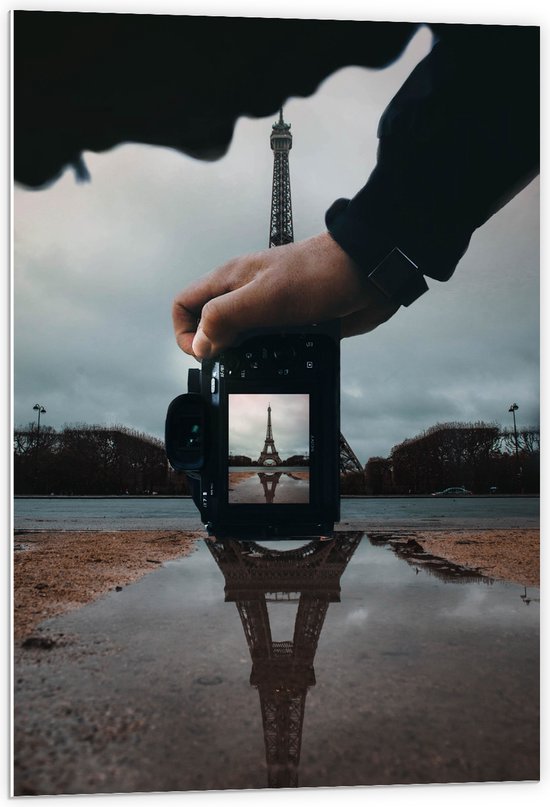 PVC Schuimplaat - Fotocamera voor Eiffeltoren, Parijs - 60x90 cm Foto op PVC Schuimplaat (Met Ophangsysteem)