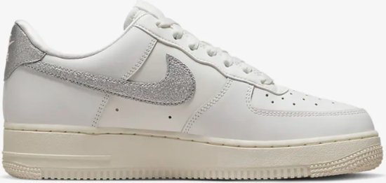 Nike Air Force 1 Low Beige / Zilver - Dames Sneaker - DQ7569-100 - Maat 36