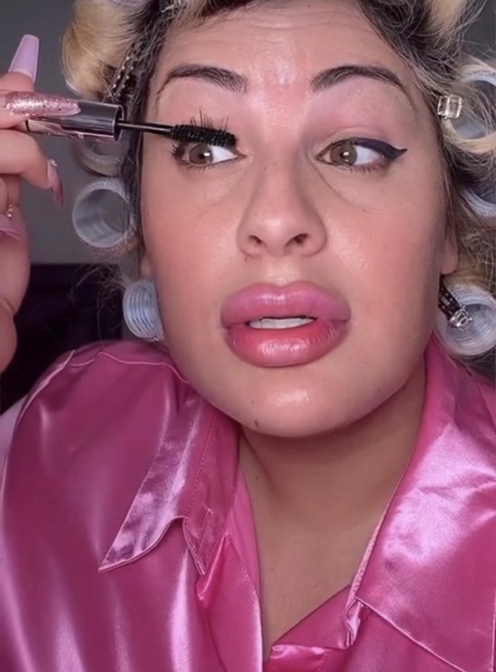 extreme volume mascara Tiktok trend Famousmorena
