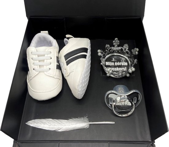 Foto: Kraamcadeau eerste sneakerbox zwart speen baby sneakers rechtstreeks versturen ook mogelijk