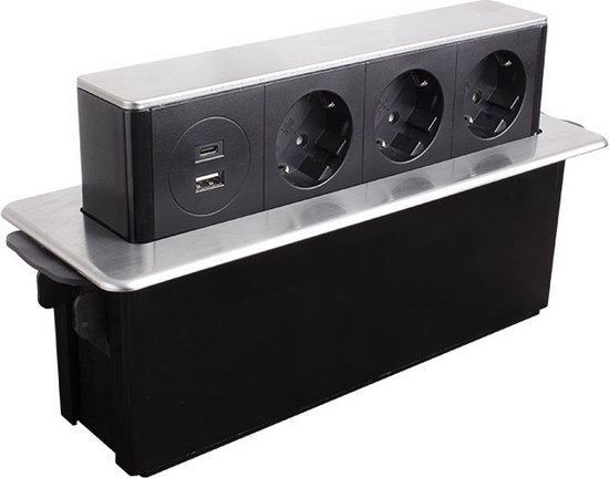 Zwarte inbouwdoos met open RVS deksel, drie stopcontacten en twee USB-poorten.