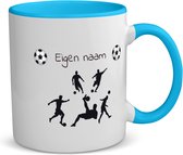 Akyol - voetbal mok met eigen naam - koffiemok - theemok - blauw - Voetbal - liefhebber - cadeau - verjaardag - geschenk - gepersonaliseerde mok - jongens en meisjes - 350 ML inhoud