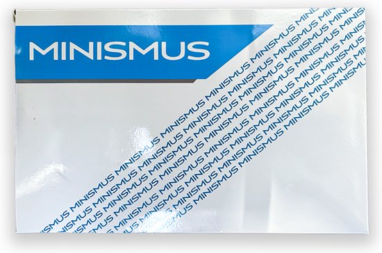 Doos met herhalende tekst 'MINISMUS' in blauw op een witte achtergrond.