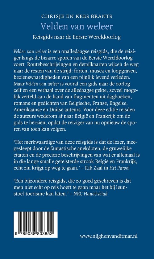 Achterflap van het boek 'Velden van weleer' met beschrijving, citaten en ISBN-barcode.