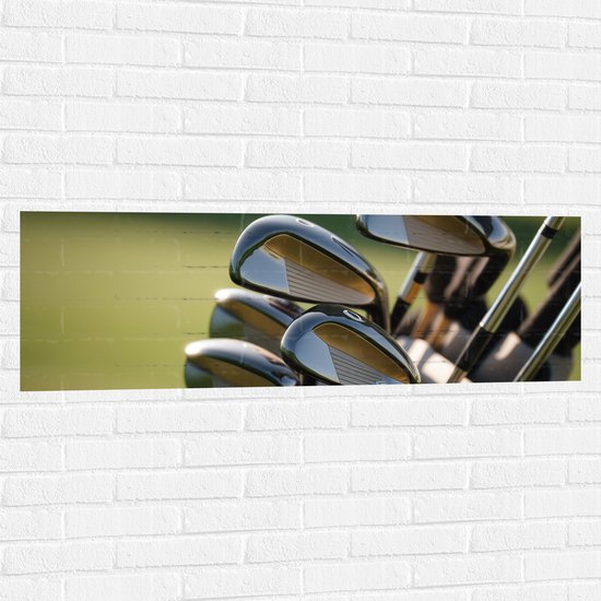 Muursticker - Golf Clubs in Trolley op Golfbaan - 120x40 cm Foto op Muursticker