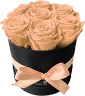 Fleurs de ville - Flowerbox met longlife rozen - Lang houdbare, echte rozen in doos - Gevriesdroogde rozen - 7 rozen - Ronde doos zwart - Classic Peach