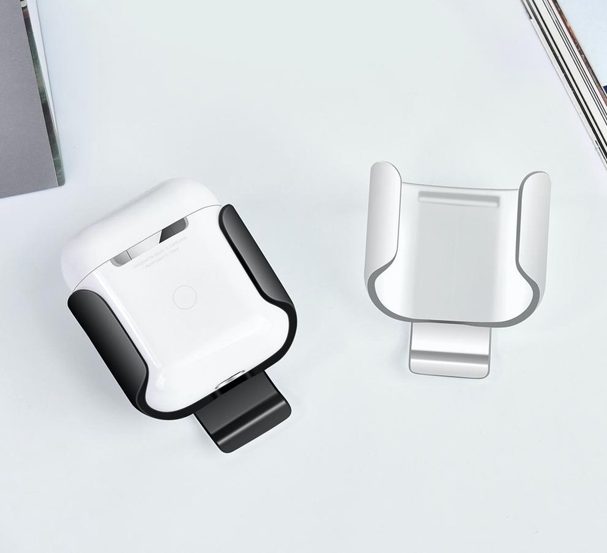 AirPods Beschermer met Bevestigingsclip geschikt voor Apple Airpods 1/ 2 - Zwart