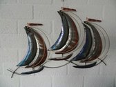 Metalen wanddecoratie watersport zeilboten 66 x 42 cm