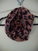 Ronde dames col sjaal Elisa panterprint roze zwart