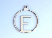 HOUTEN KERSTVERSIERING / WOODEN CHRISTMAS DECORATION - KERSTBAL / CHRISTMAS TREE BAUBLE - Letter E - 9cm - LICHT HOUT / NATURAL WOOD - HOUTEN HANGERS - KERSTBOOM - ALFABET / ALPHAB