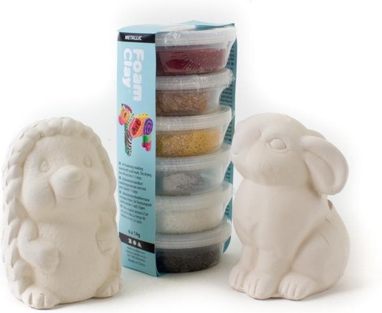 Wit egeltje en konijntje van klei, naast een set van 6 metallic foam clay potjes.