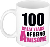 100 great years of being awesome cadeau mok / beker wit en roze