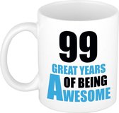 99 great years of being awesome cadeau mok / beker wit en blauw