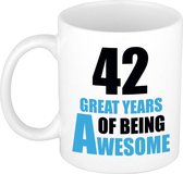 42 great years of being awesome cadeau mok / beker wit en blauw