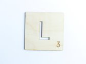 HOUTEN WANDDECORATIE / WOODEN WALL DECORATION - MUURDECORATIE / WALL ART - Letter tegel L / Tile L - 11 x 11cm - LICHT HOUT / NATURAL WOOD - WOORDFEUD / WORDFEUD - LETTERSPEL - SPE