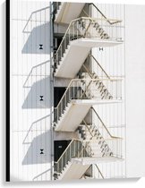 Canvas  - Witte Trappen bij Flats - 75x100cm Foto op Canvas Schilderij (Wanddecoratie op Canvas)