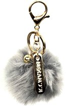 Grijze Pompom Aan Goudkleurige Sleutelhanger