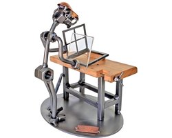 Beeldje Glaszetter met werkbank