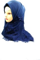 Elegante hoofddoek, blauwe hijab, luxe sjaal.