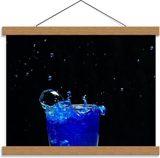 Schoolplaat – Blauw Klotsend Glas - 40x30cm Foto op Textielposter (Wanddecoratie op Schoolplaat)