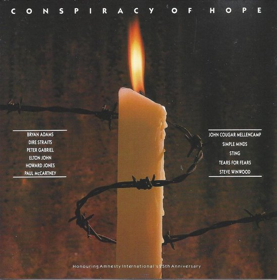 Brandende kaars met prikkeldraad, tekst "CONSPIRACY OF HOPE" en namen van artiesten.