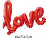 Folieballon Rood met tekst LOVE aan elkaar (73 cm x 43 cm)