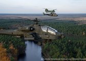 Schilderij Defensie Helikopters boven de bossen - Plexiglas - Apache, Chinook en Cougar - 80 x 60 cm