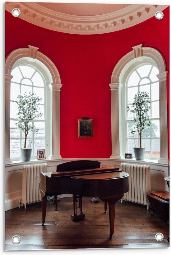 Tuinposter – Bruine Piano bij Rode Muur - 40x60cm Foto op Tuinposter  (wanddecoratie voor buiten en binnen)